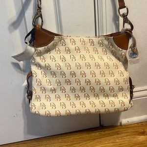 NWT This is an authentic, Dooney & Bourke Frederica crossbody purse.